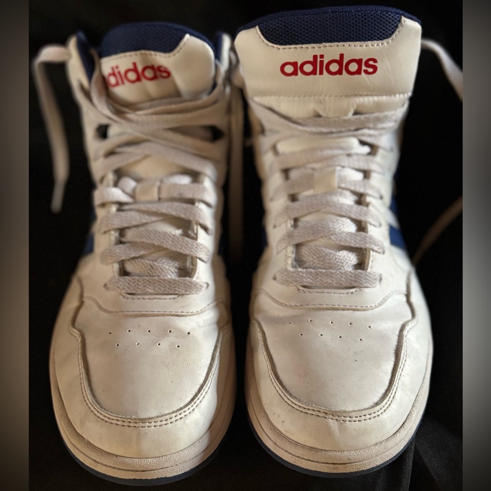 Kids Adidas White Sneakers w/Blue/Red Details Hoops 3.0 Mid high-top sneakers.